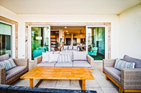 Perfect Location Relax in Style Minutes from Beach